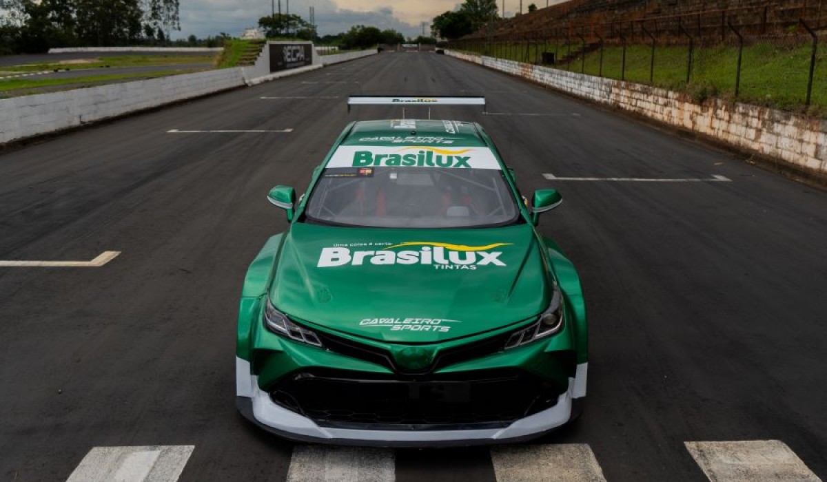Brasilux patrocina Equipe Cavaleiro Sports na Stock Car