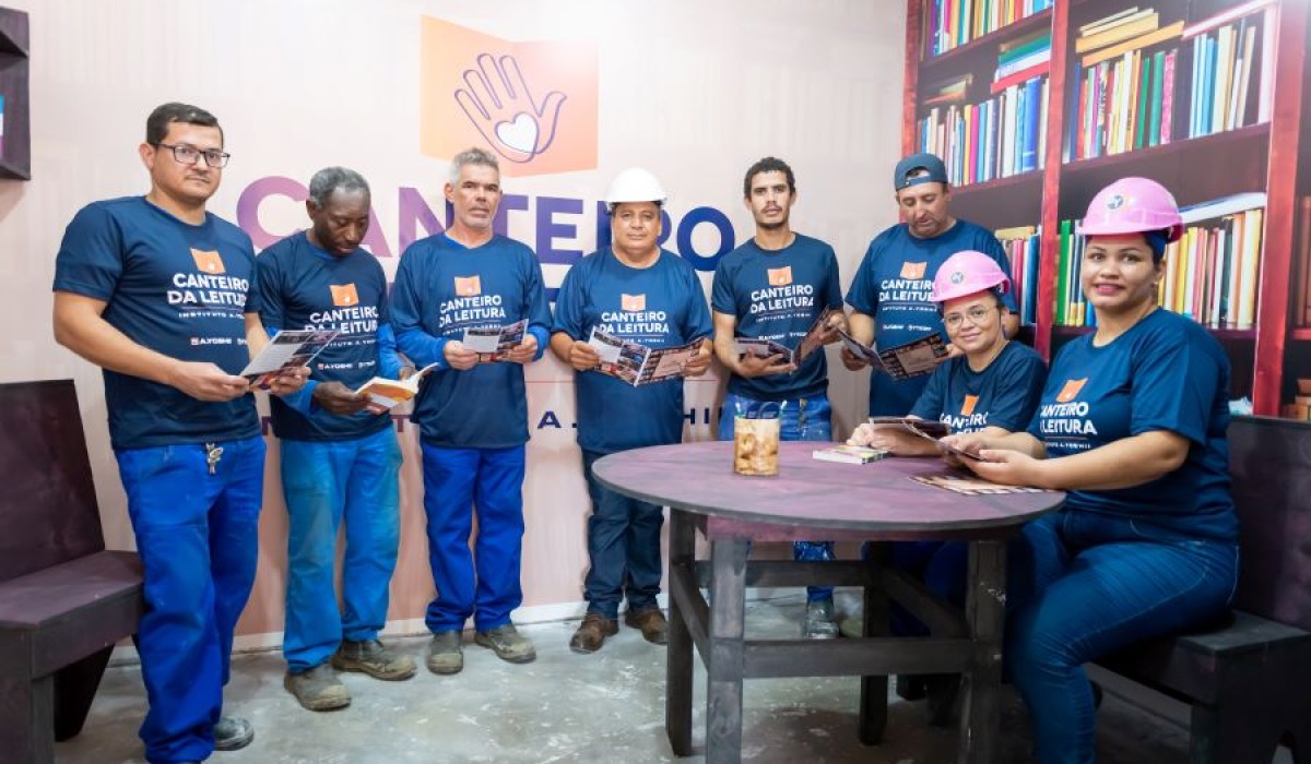 Projeto social promove leitura para trabalhadores da construção civil, visando a edificação do conhecimento