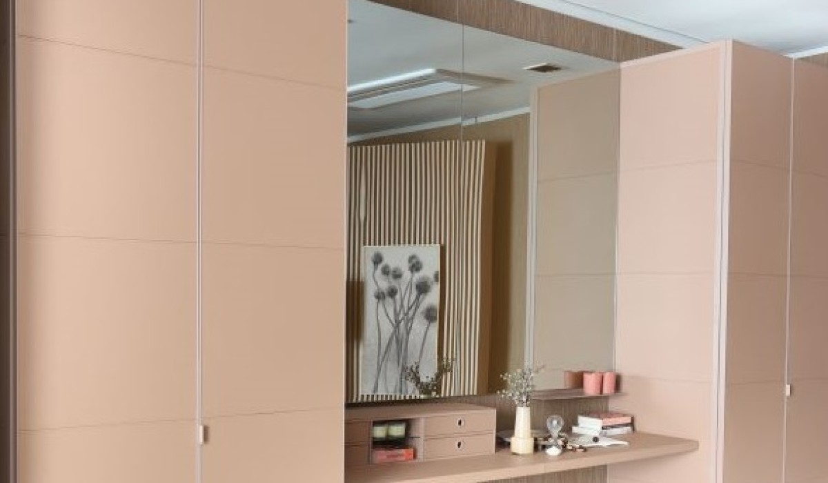 Closet Tilos 55: SCA Jardim Europa apresenta design inovador e elegância com móveis versáteis