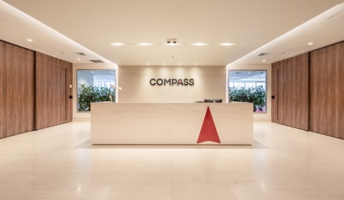 mw.arq I moema wertheimer transforma escritório da Compass em um espaço vibrante e inspirador