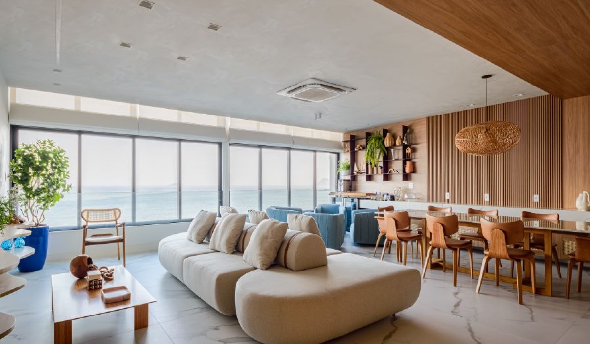 Projeto de Andrea Riccio leva a beleza do mar para uma residência em Copacabana