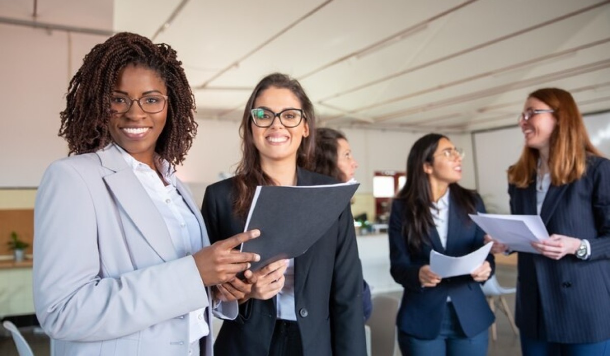 Mulheres empreendedoras enfrentam taxas de juros mais altas do que homens ao buscar crédito