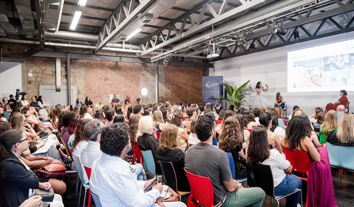 Primeiro dia do Salão Rio de Interiores debate 'Inteligências: ancestral, artificial e colaborativa'