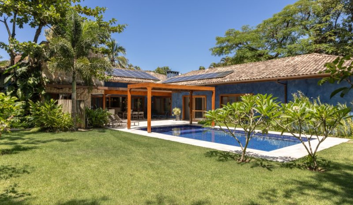 Entre a natureza e a arquitetura: A integração perfeita da casa na Barra do Sahy