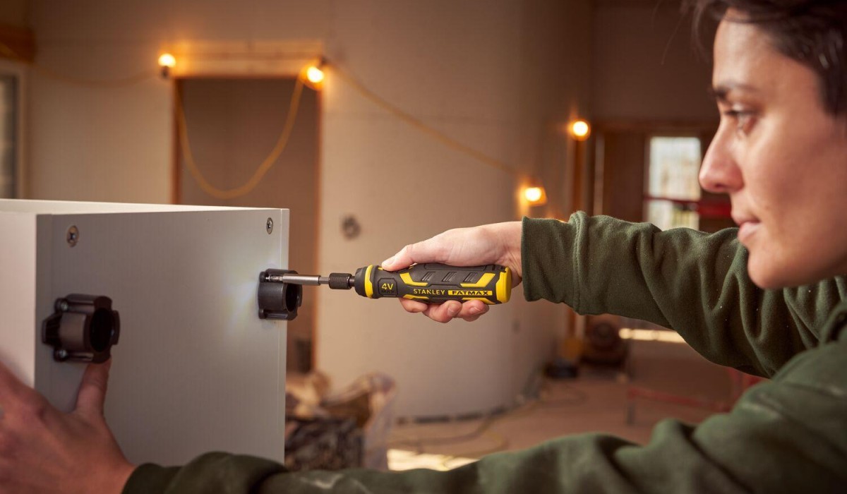 Conheça a nova parafusadeira elétrica compacta da STANLEY