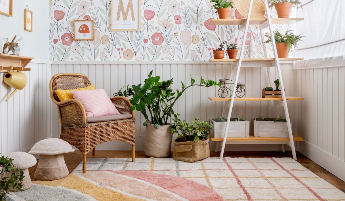Floral maximalista: a tendência que leva cor, memória e poesia para o quarto infantil