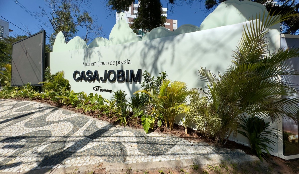 Arte nos tapumes: como painéis urbanos estão mudando cenário das cidades