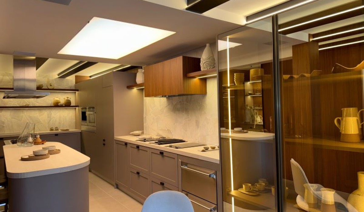 Cozinha Gourmet e Jardim na Mostra Black Home Sul traduz o "novo luxo" com móveis planejados da Movepar Curitiba