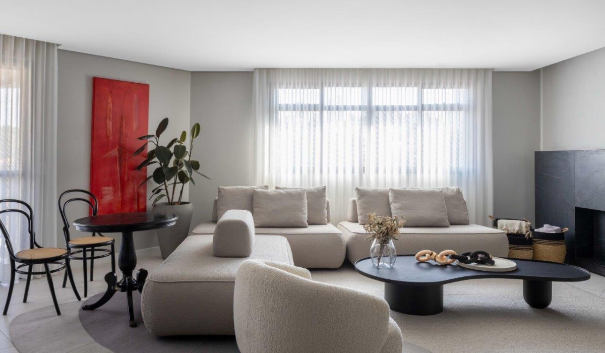 Reforma de apartamento equilibra minimalismo, conforto e memória afetiva em Curitiba