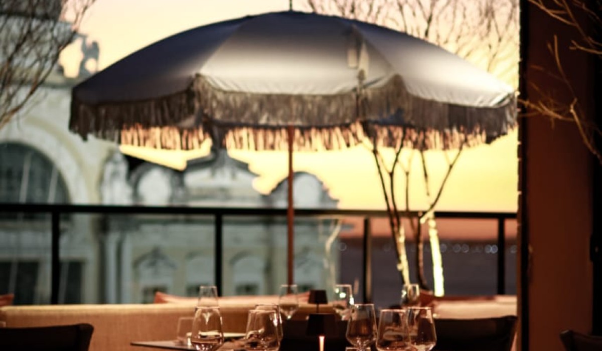 Tidelli assina rooftop exclusivo na Casas Conceito 2025 e apresenta instalação na Praça Tomé de Sousa