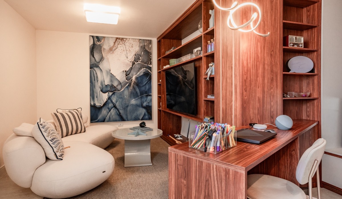 "A sala de jantar encolheu, mas não pode desaparecer", diz Priscila Poli, designer de interiores especialista em casas de férias