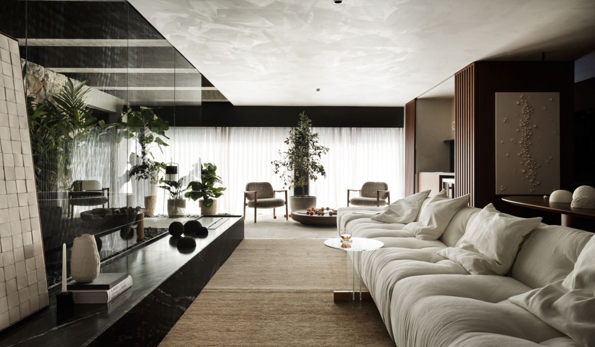 Arte, elegância e leveza compõem o Living Sopro criado por Andressa Venturini para a CASACOR Santa Catarina - Florianópolis 2025