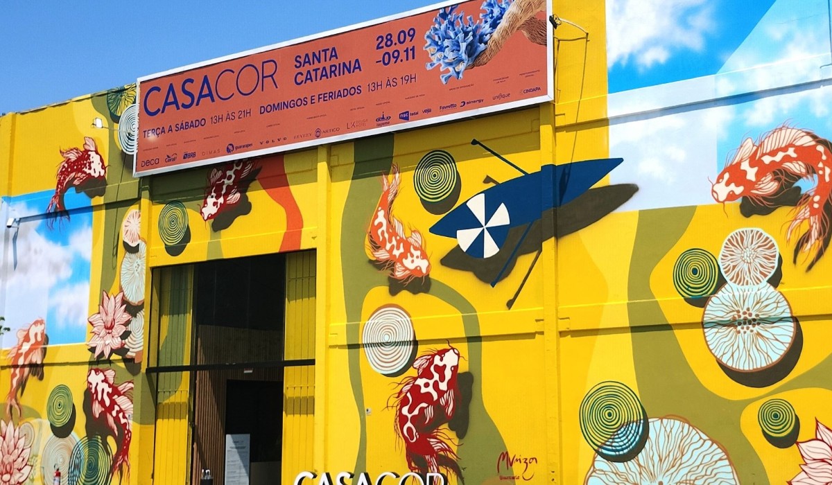 Saiba quem é o artista argentino que coloriu a fachada da CASACOR SC 2025 com um mural monumental