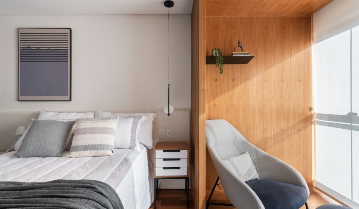 Apartamento assinado por Bruna Blanco é refúgio que celebra o pôr do sol, convivência e estilo contemporâneo