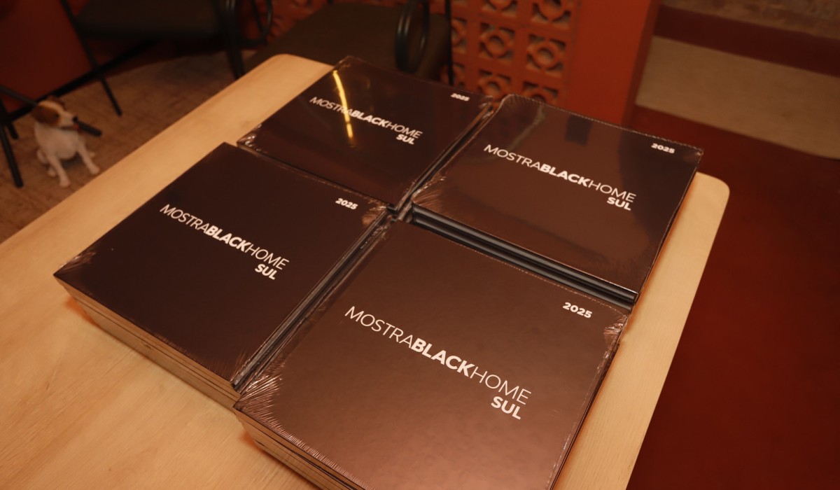 Na reta final, Mostra Black Home Sul entrega livro especial e troféu para os profissionais participantes