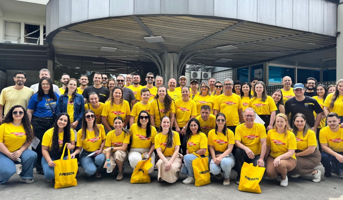 Coral da Farben visita Hospital São José e compartilha músicas com pacientes e equipes de saúde